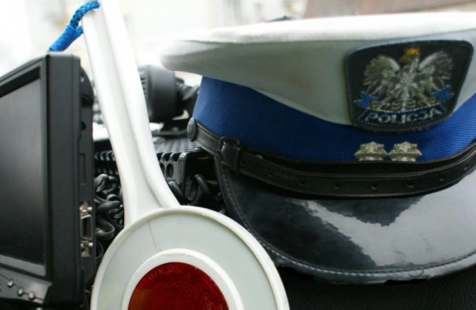{Policjant pracujący na co dzień w bartoszyckiej drogówce, w czasie wolnym od służby zatrzymał pijanego taksówkarza.}